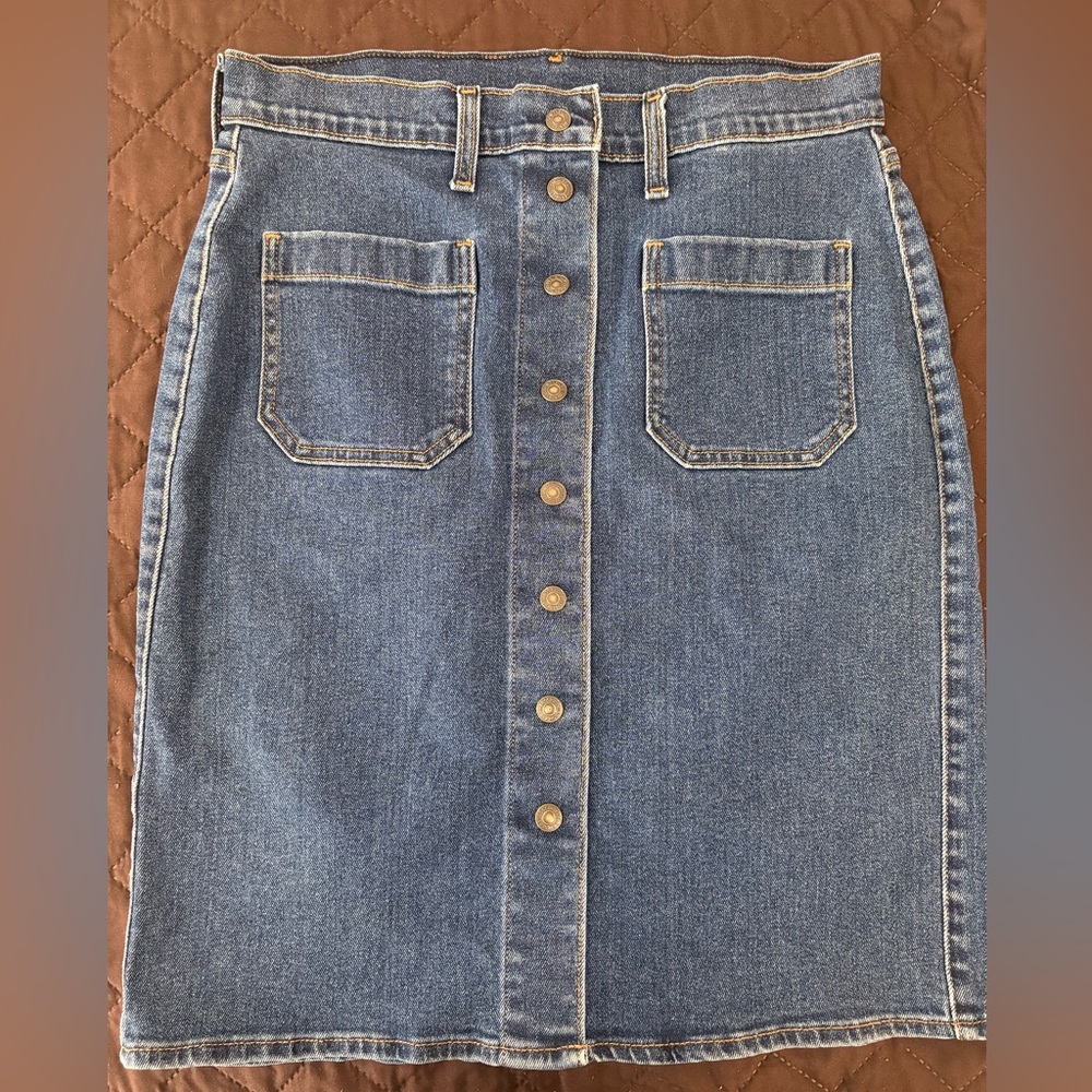 Levi’s Denim vintage Skirt Button Front Pockets Size 29